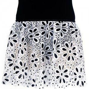 4311BW Girls Black/White Daisy Pull On Skirt